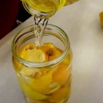 Cáscaras de limón y naranja, no las tires: mézclalas con vinagre | valen oro