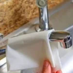 Descubre qué sucede cuando frotas una hoja de papel pergamino en el grifo de la cocina