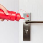 Es por eso que todos están poniendo ketchup en el pomo de la puerta.