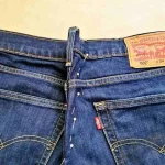Vaqueros demasiado anchos de cintura, cómo encogerlos en 5 minutos: basta con unas tijeras y una aguja