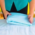 El truco de la señora de la limpieza para doblar la ropa sin plancha: 0 arrugas