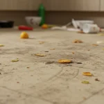 Dirty kitchen floor: here’s how to make it shine again.