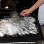 With this method the oven will stay clean for over a month: don’t waste money